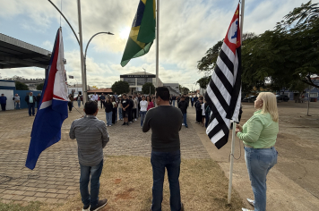 Foto - Hasteamento da Bandeira 